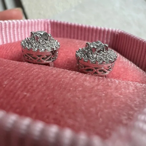 10K White Gold Diamond Clusters Earrings - Picture 5 of 6